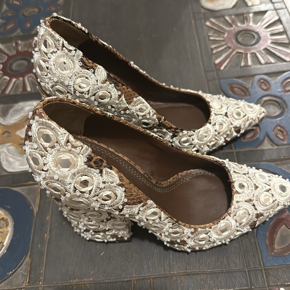 $400 TORY BURCH FRANCESCA SUEDE EMBROIDERED POINTY PUMP COFFEE Size 5 - Picture 2 of 12